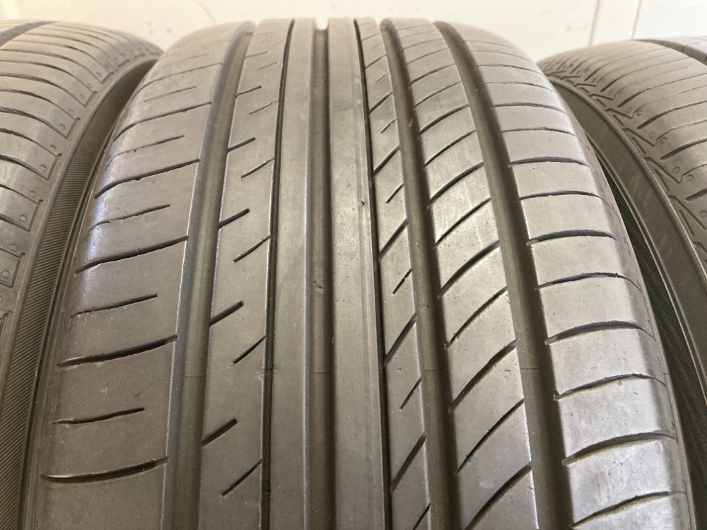 完売)中古極上品 19年製☆215/45R18 89W YOKOHAMA ADVAN dB V552 完売)中古極上品 19年製☆215/45R18 89W YOKOHAMA ADVAN dB V552
